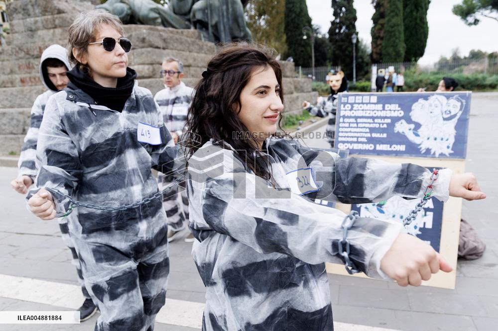 Flash Mob for Legalization of Soft Drugs - Rome