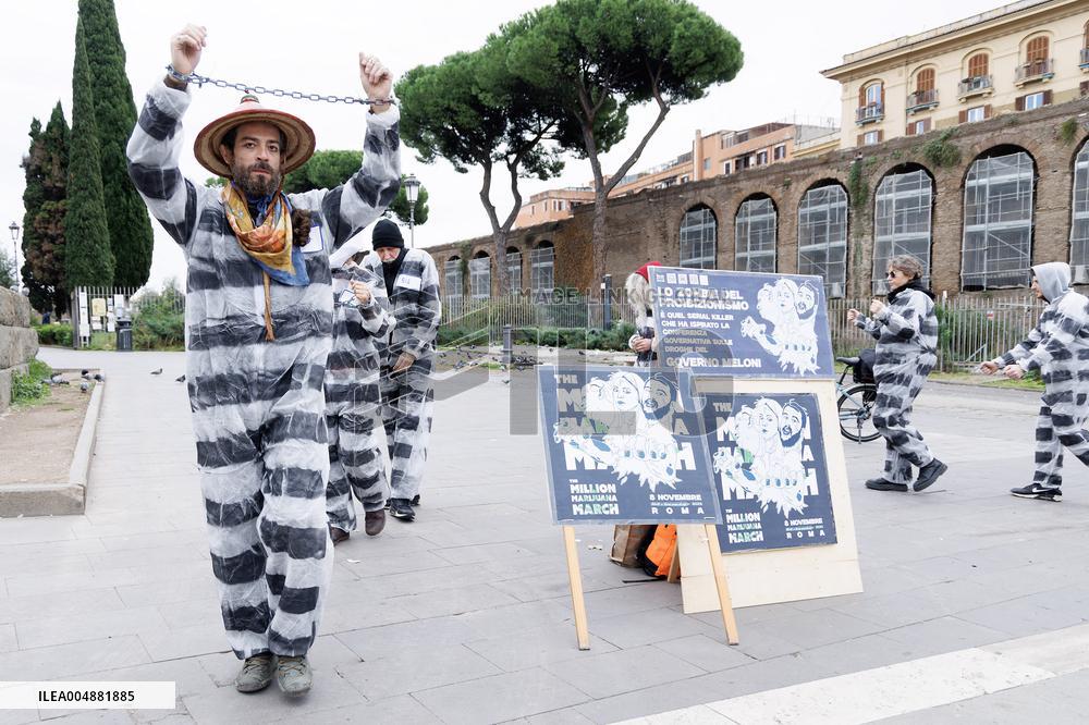 Flash Mob for Legalization of Soft Drugs - Rome