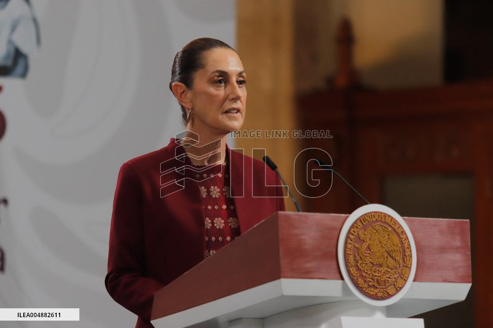 Emmanuel Macron hold News Conference in Mexico