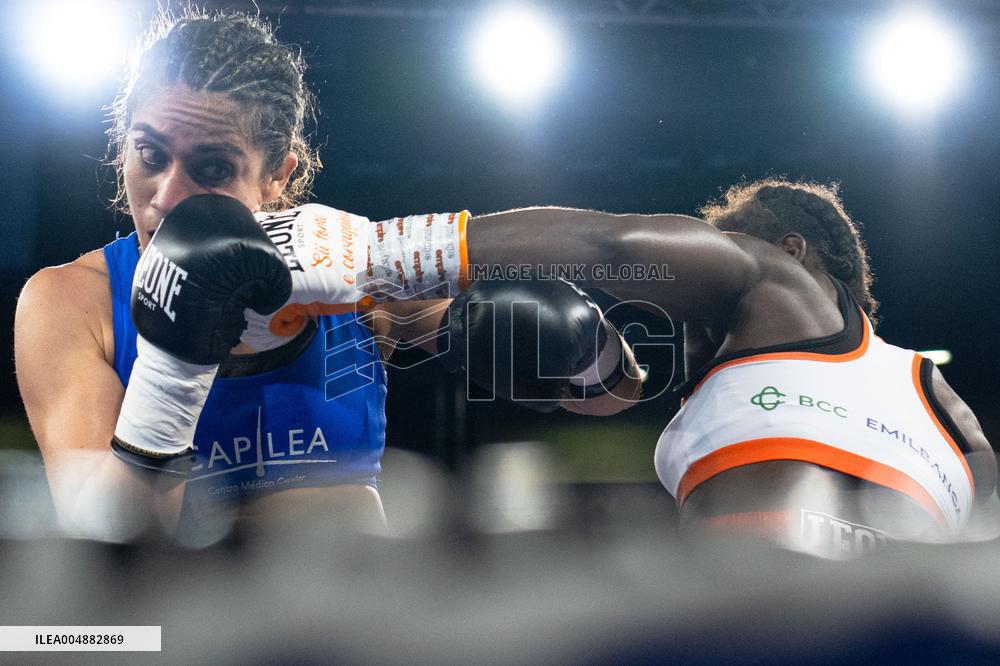 CONTATTO - Boxe - IBO Women's Lightweight World Title - Pamela Malvina Notch Sawa vs Karen Carabajal
