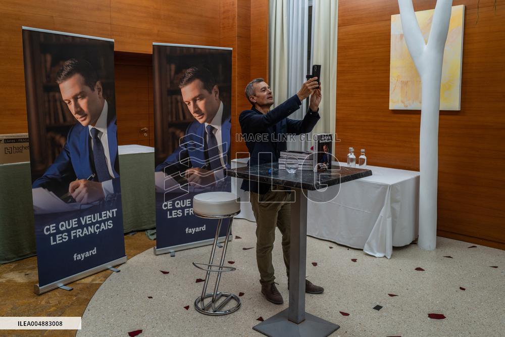 Jordan Bardella signs copies of his book Ce que veulent les Français - Nice