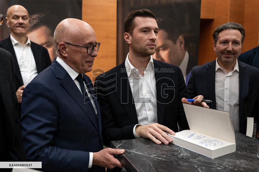 Jordan Bardella signs copies of his book Ce que veulent les Français - Nice