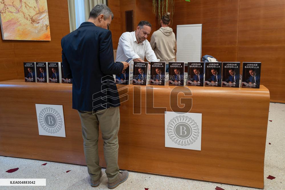 Jordan Bardella signs copies of his book Ce que veulent les Français - Nice
