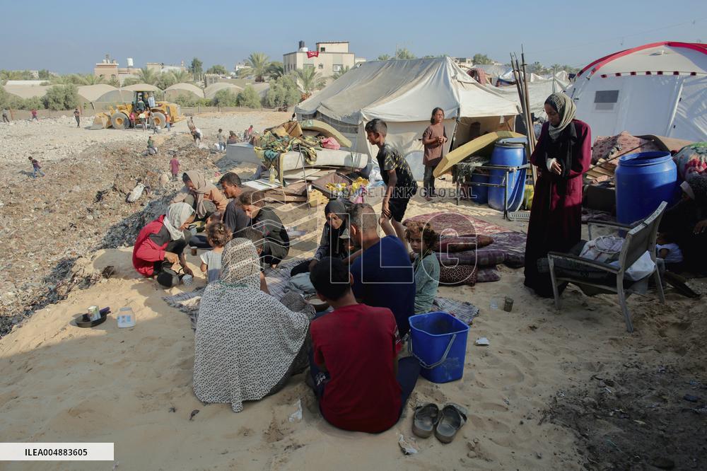 Gaza Scrap Search Amid Crisis