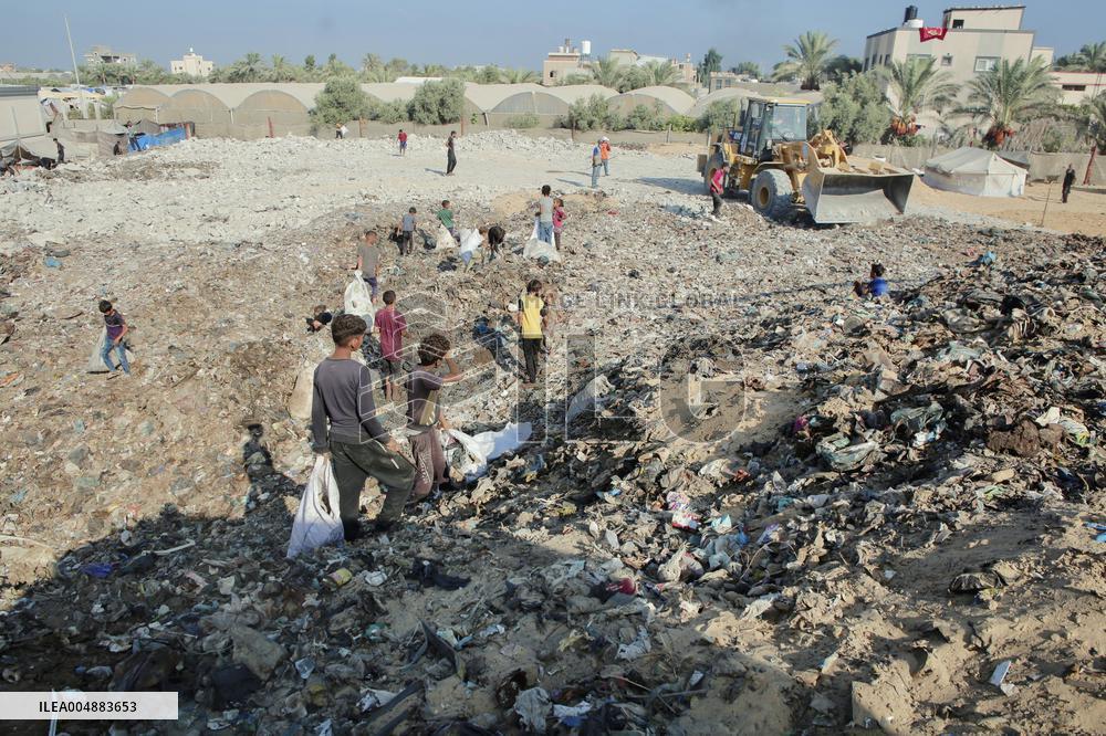 Gaza Scrap Search Amid Crisis
