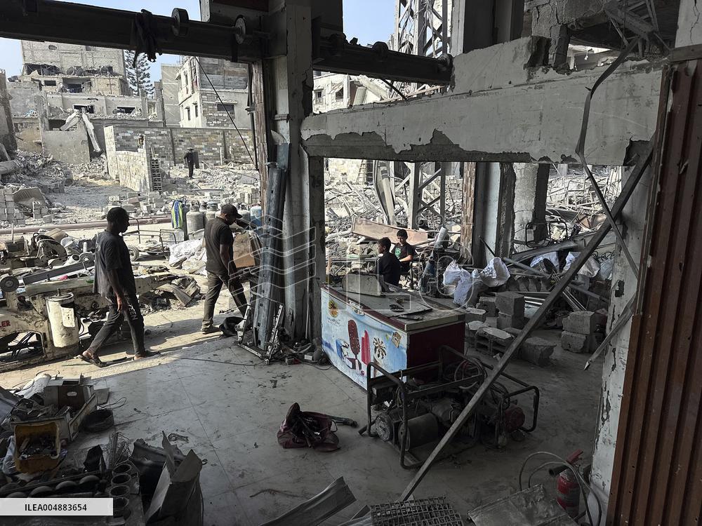 Gaza Man Rebuilds Bombed Bakery - Gaza Strip