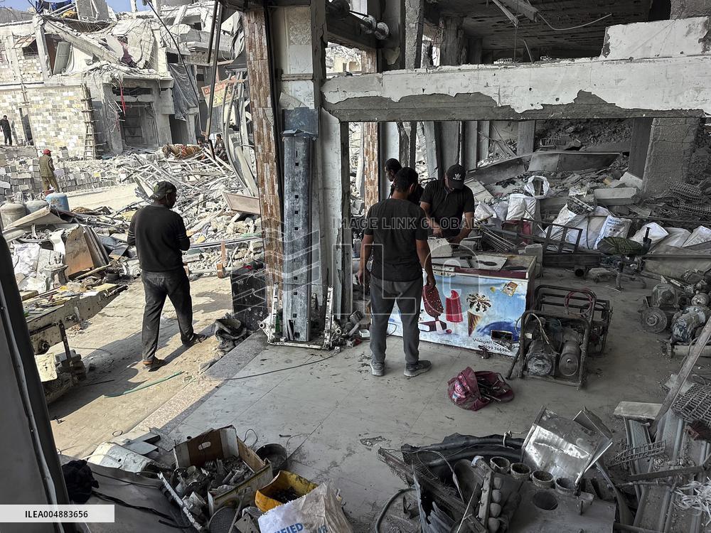 Gaza Man Rebuilds Bombed Bakery - Gaza Strip