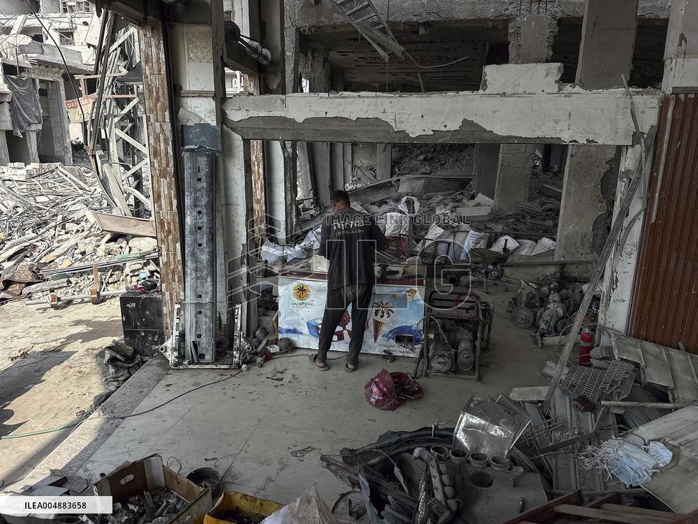 Gaza Man Rebuilds Bombed Bakery - Gaza Strip