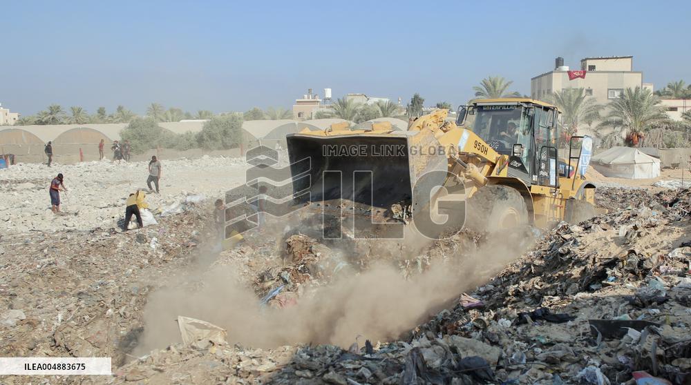 Gaza Scrap Search Amid Crisis