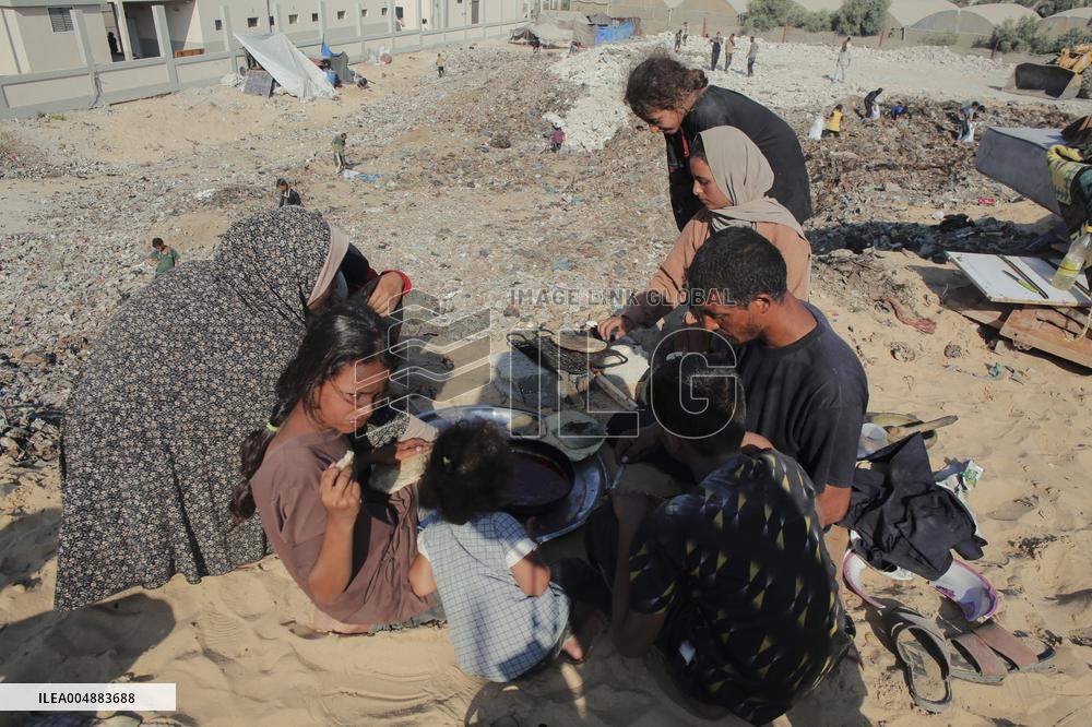 Gaza Scrap Search Amid Crisis