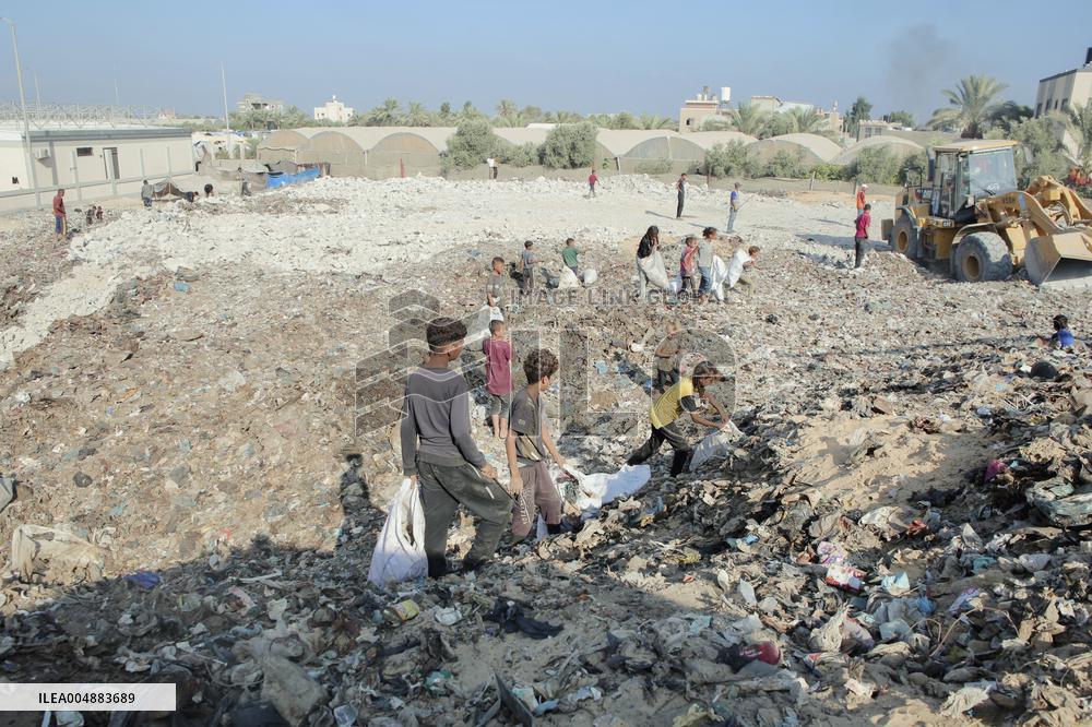 Gaza Scrap Search Amid Crisis