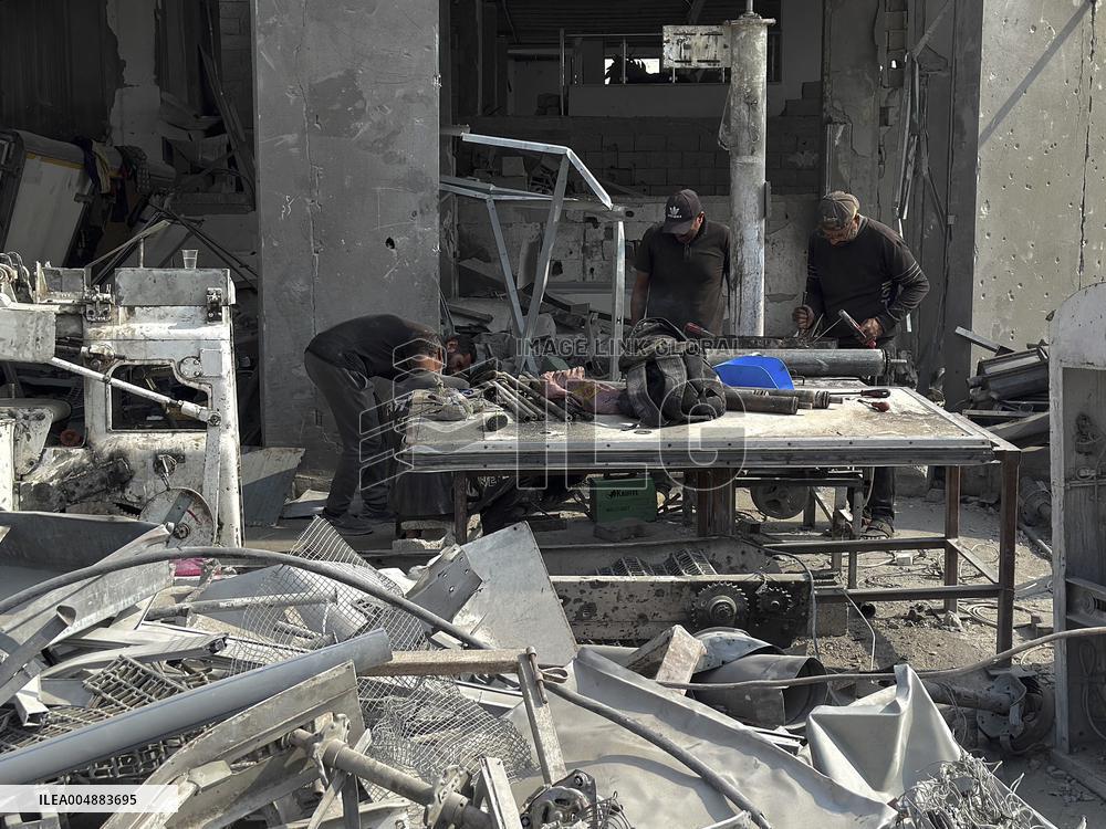 Gaza Man Rebuilds Bombed Bakery - Gaza Strip