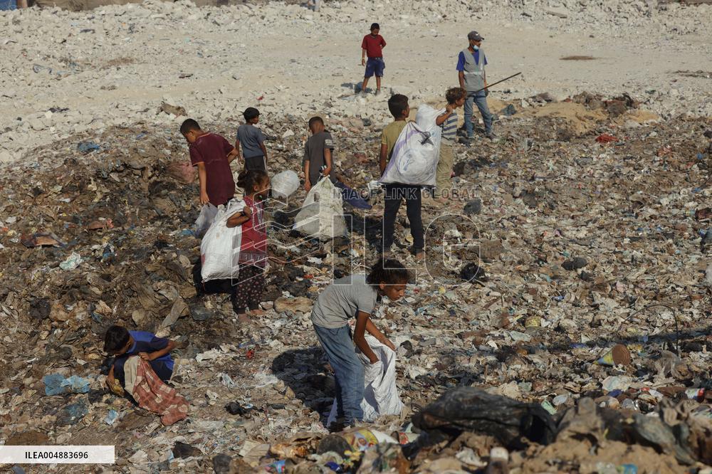 Gaza Scrap Search Amid Crisis