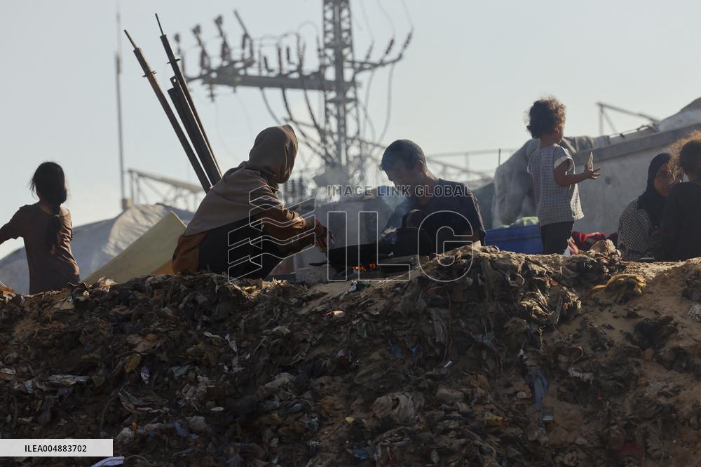 Gaza Scrap Search Amid Crisis