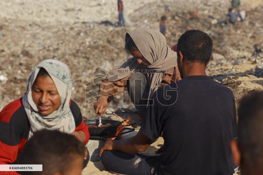 Gaza Scrap Search Amid Crisis