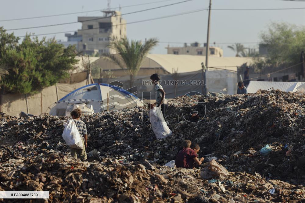 Gaza Scrap Search Amid Crisis