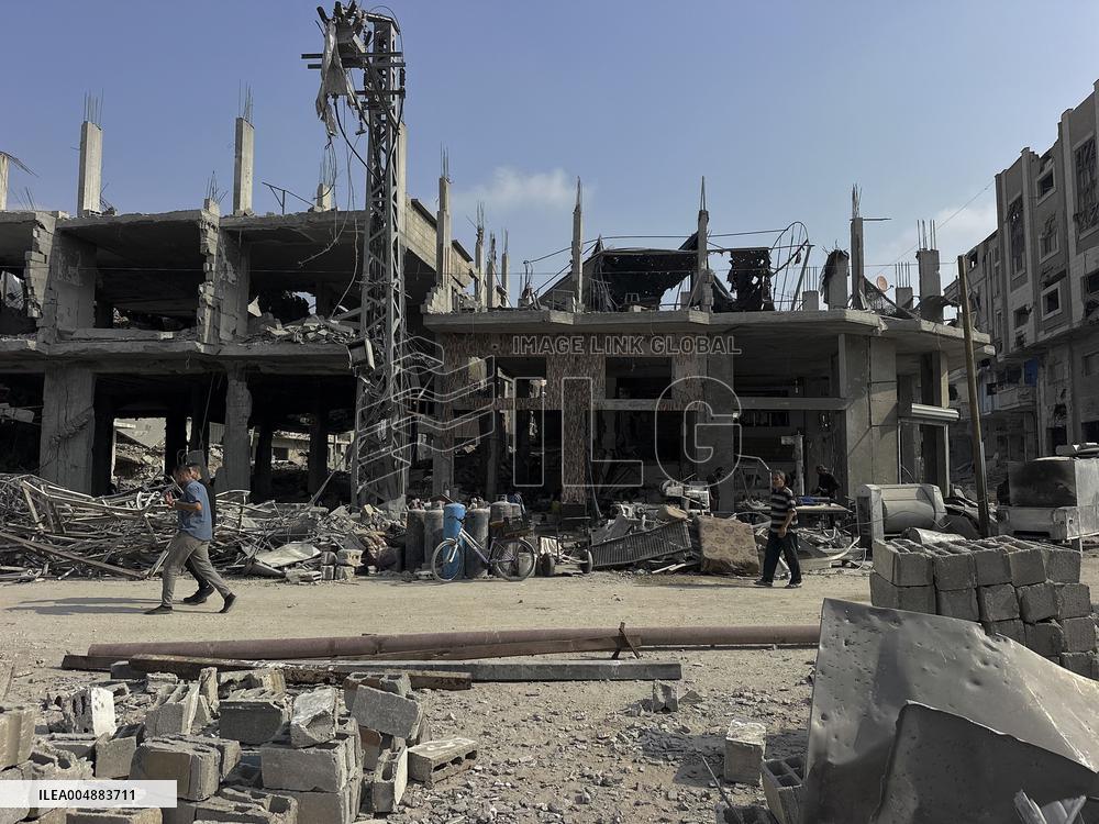 Gaza Man Rebuilds Bombed Bakery - Gaza Strip