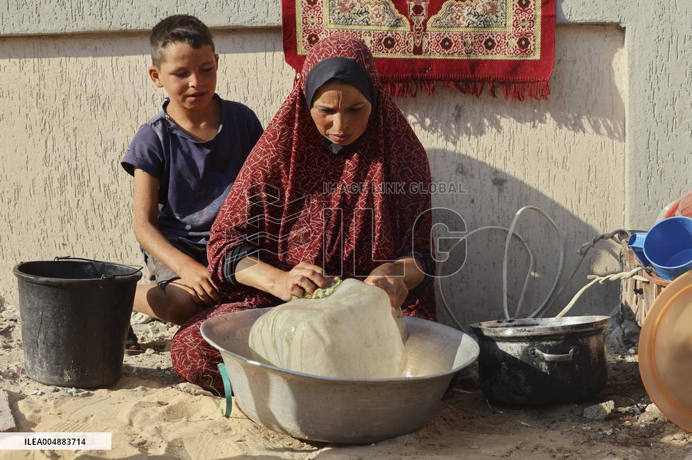 Gaza Scrap Search Amid Crisis