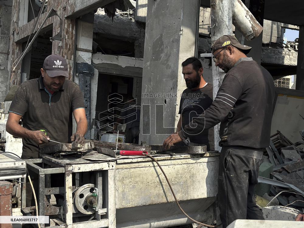 Gaza Man Rebuilds Bombed Bakery - Gaza Strip