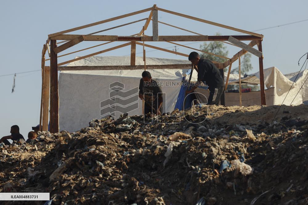 Gaza Scrap Search Amid Crisis