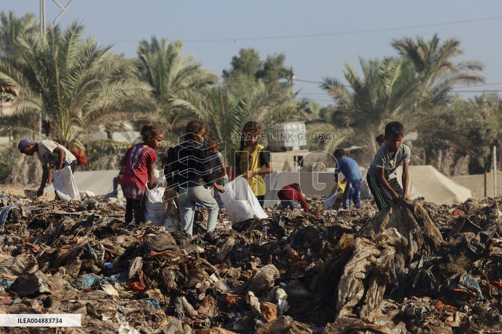 Gaza Scrap Search Amid Crisis