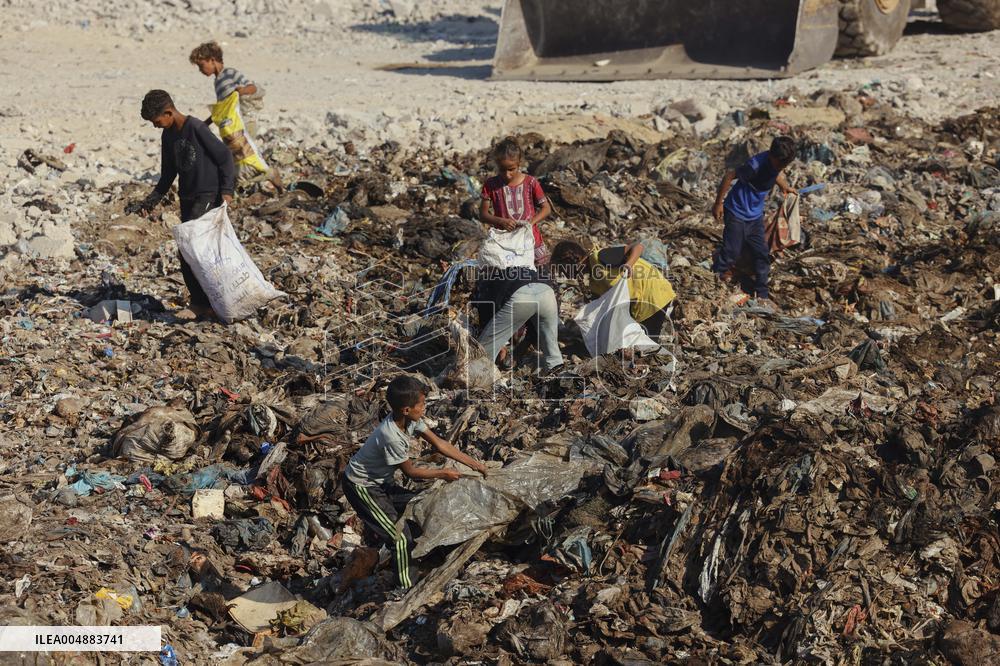 Gaza Scrap Search Amid Crisis