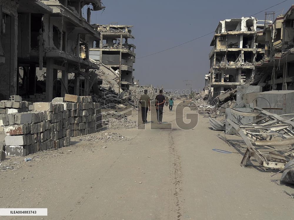 Gaza Man Rebuilds Bombed Bakery - Gaza Strip
