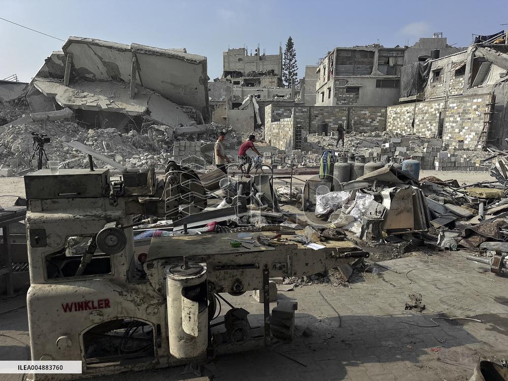 Gaza Man Rebuilds Bombed Bakery - Gaza Strip