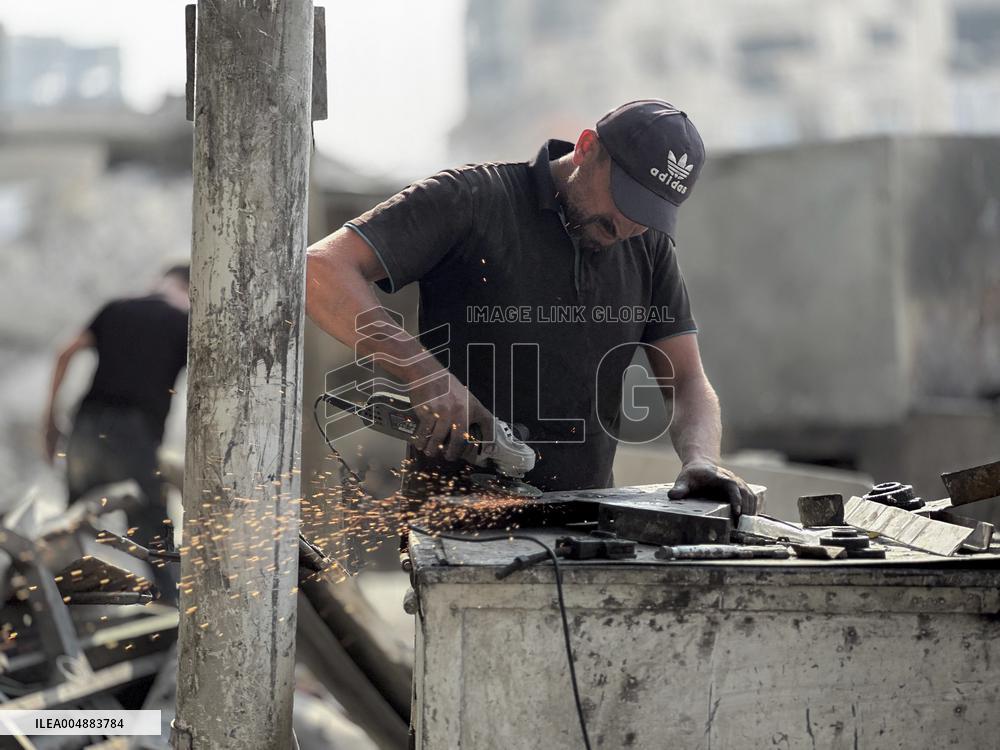 Gaza Man Rebuilds Bombed Bakery - Gaza Strip