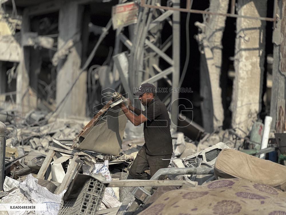 Gaza Man Rebuilds Bombed Bakery - Gaza Strip