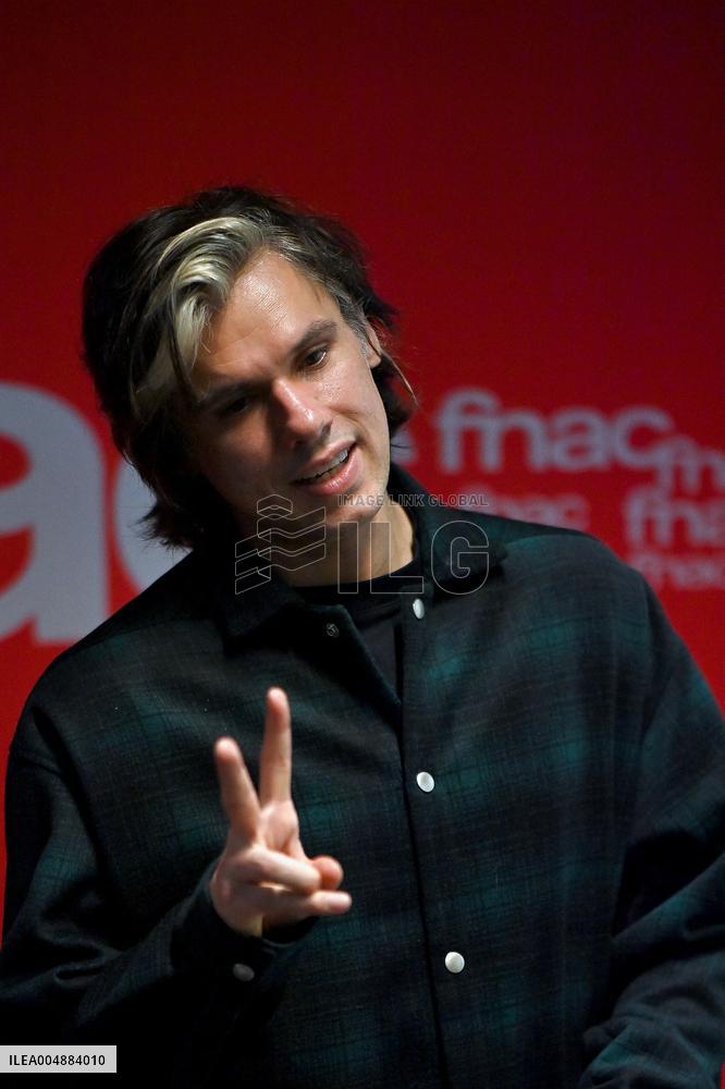 Orelsan dedicaces Caen. FC