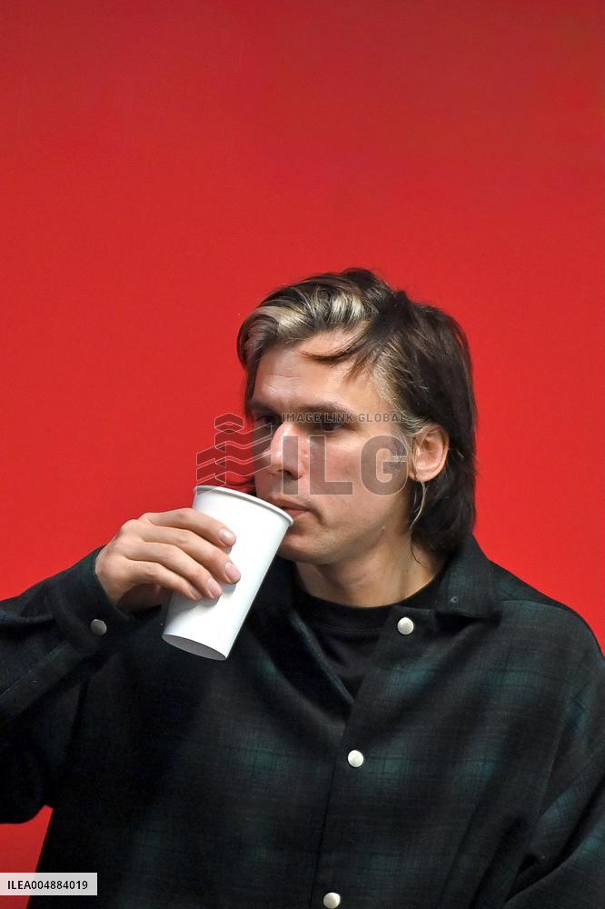 Orelsan dedicaces Caen. FC