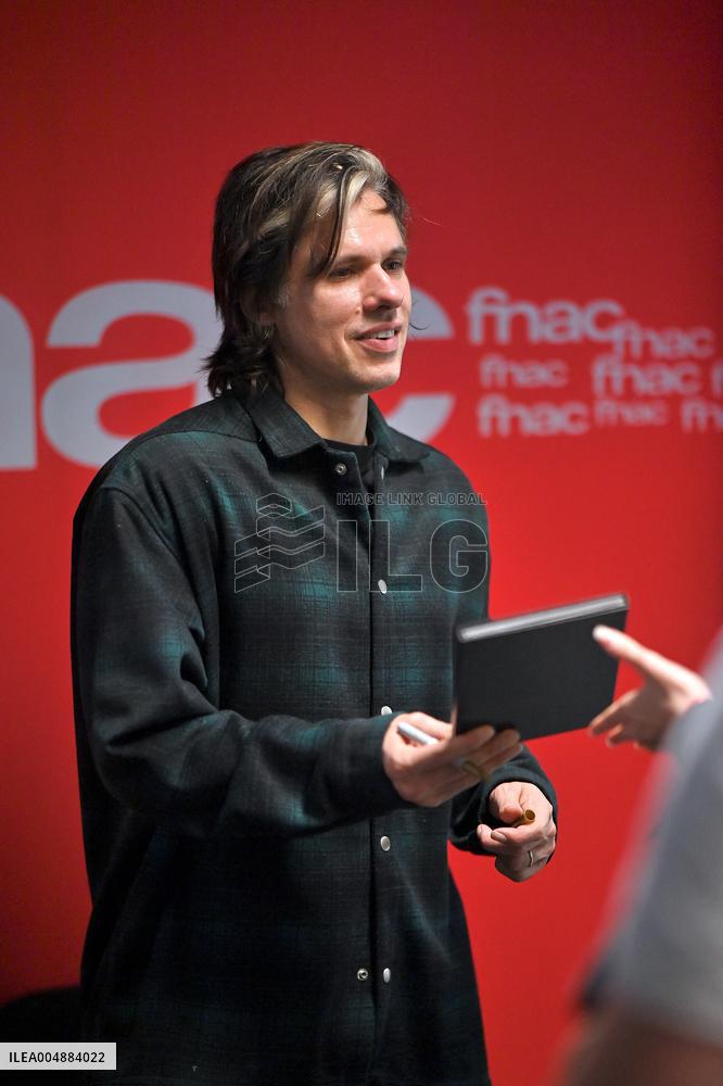 Orelsan dedicaces Caen. FC