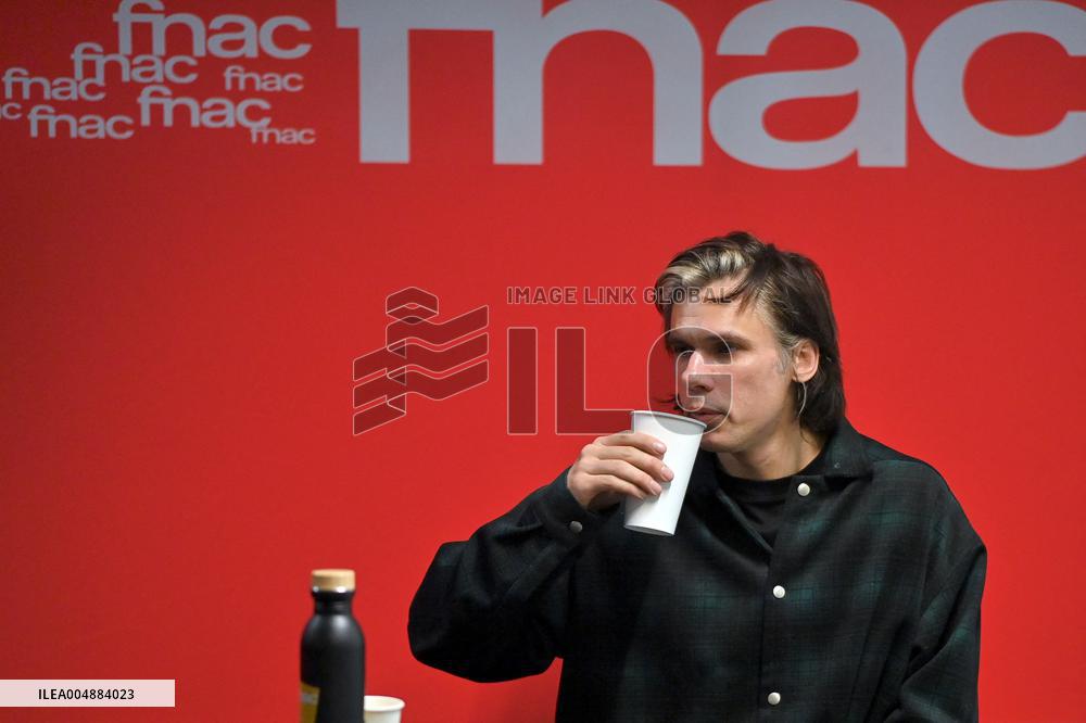 Orelsan dedicaces Caen. FC