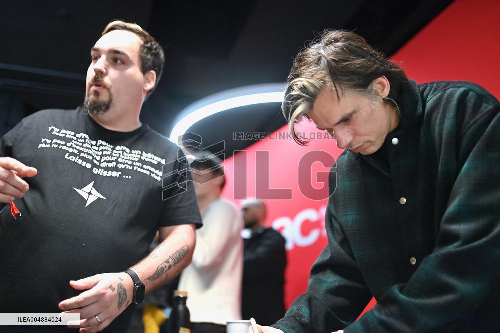 Orelsan dedicaces Caen. FC