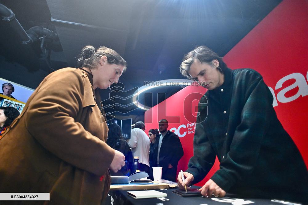 Orelsan dedicaces Caen. FC