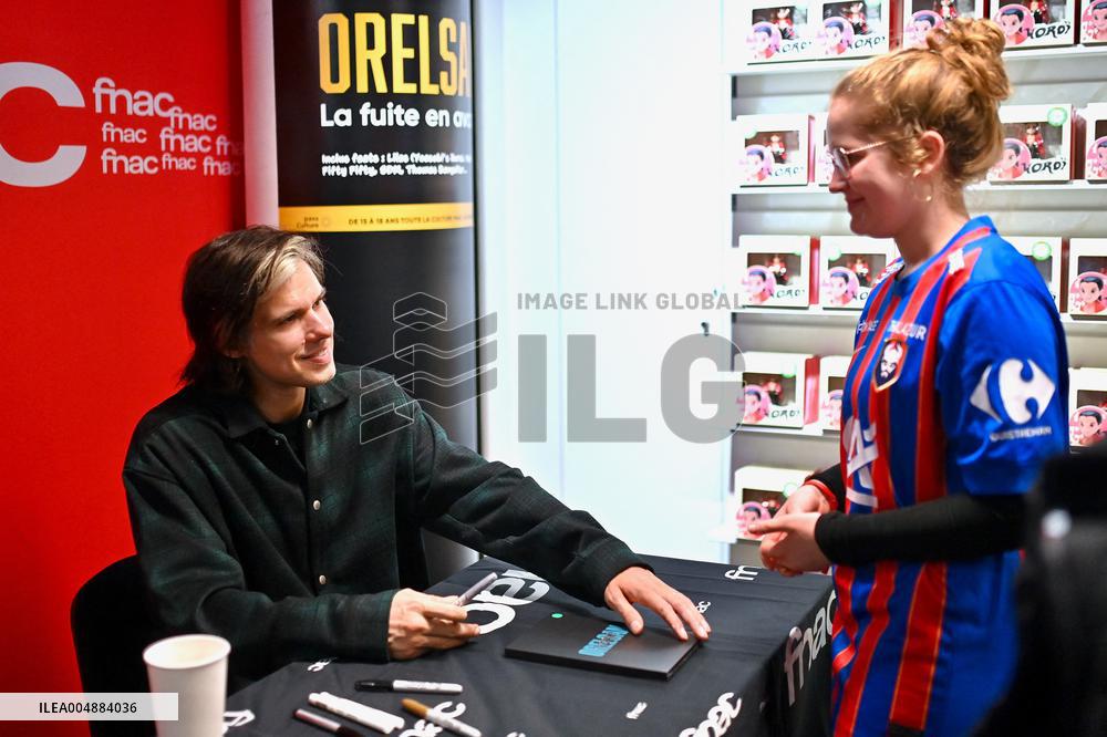Orelsan dedicaces Caen. FC