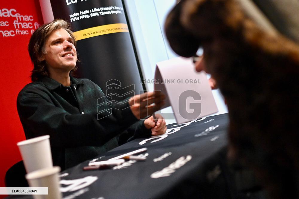 Orelsan dedicaces Caen. FC