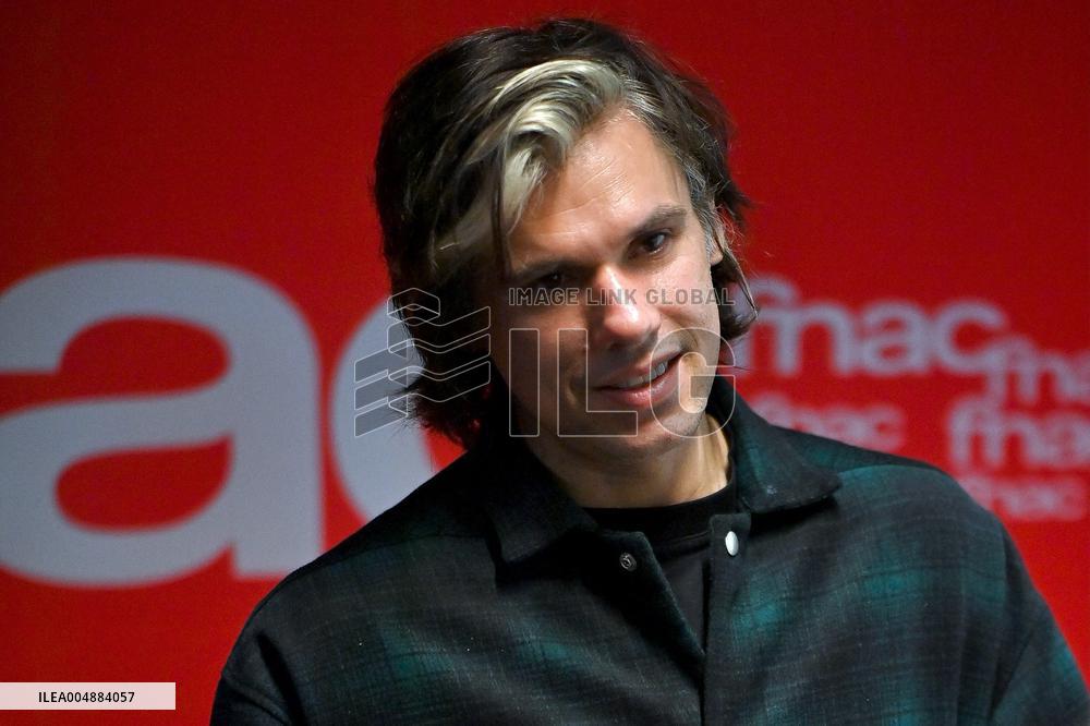 Orelsan dedicaces Caen. FC