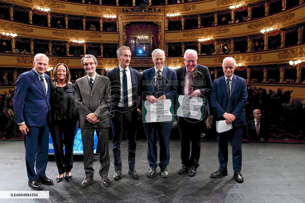 Mark Caulfield and Douglas F. Easton Receiving "Lombardy is Research" Award - Milan