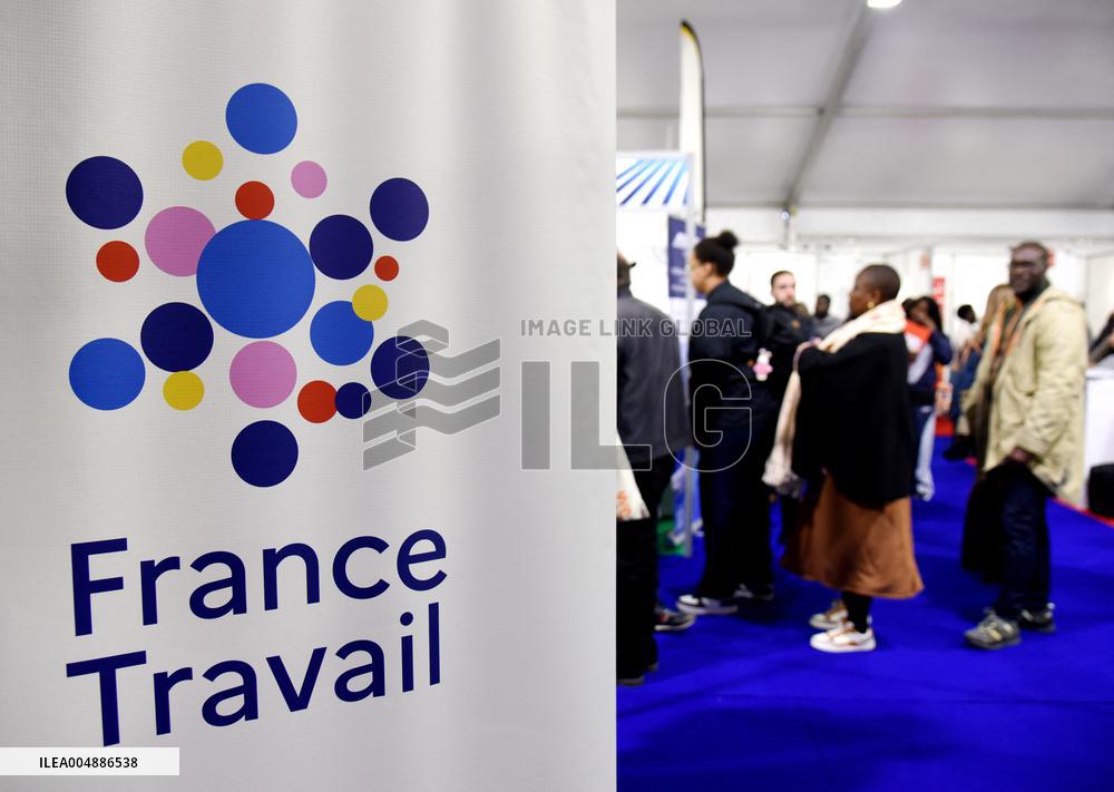 Forum for employment on Place de la Concorde in Paris