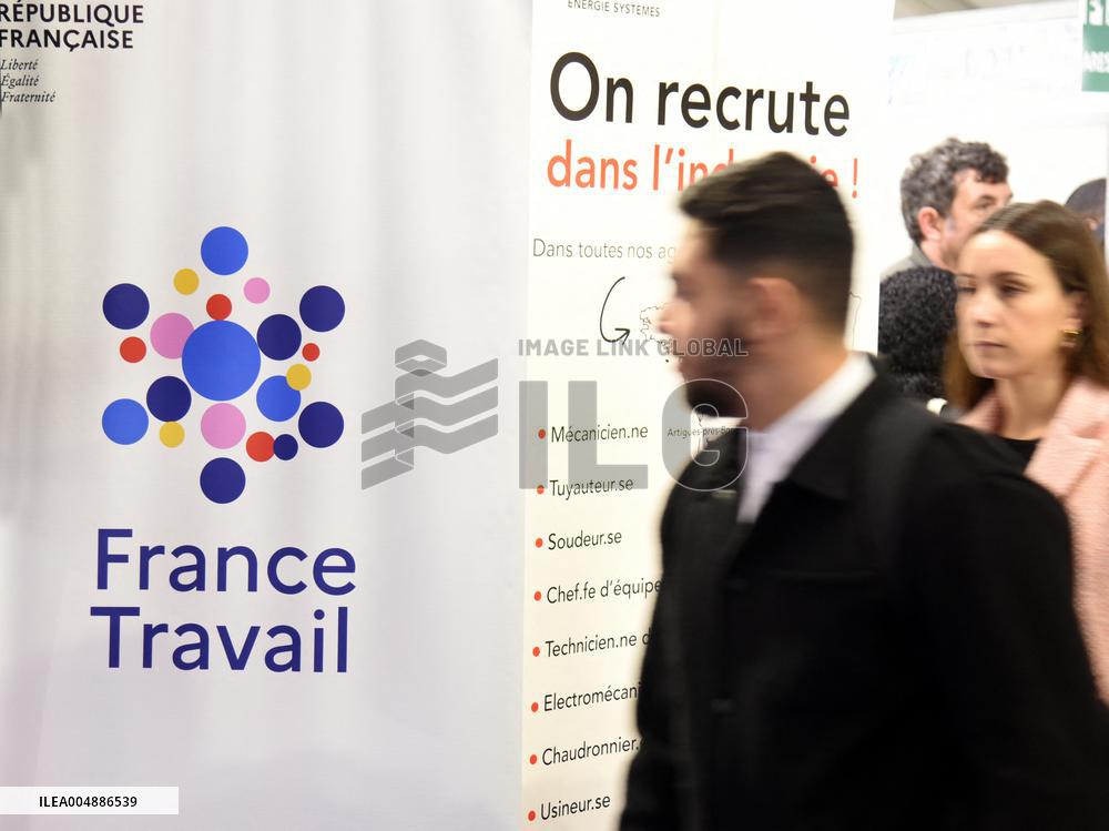 Forum for employment on Place de la Concorde in Paris