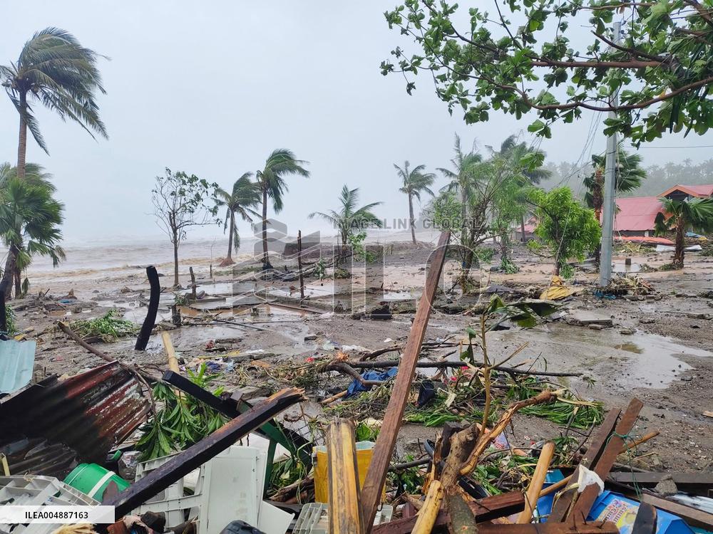 Typhoon Fung-wong strikes Catanduanes Province - Philippines
