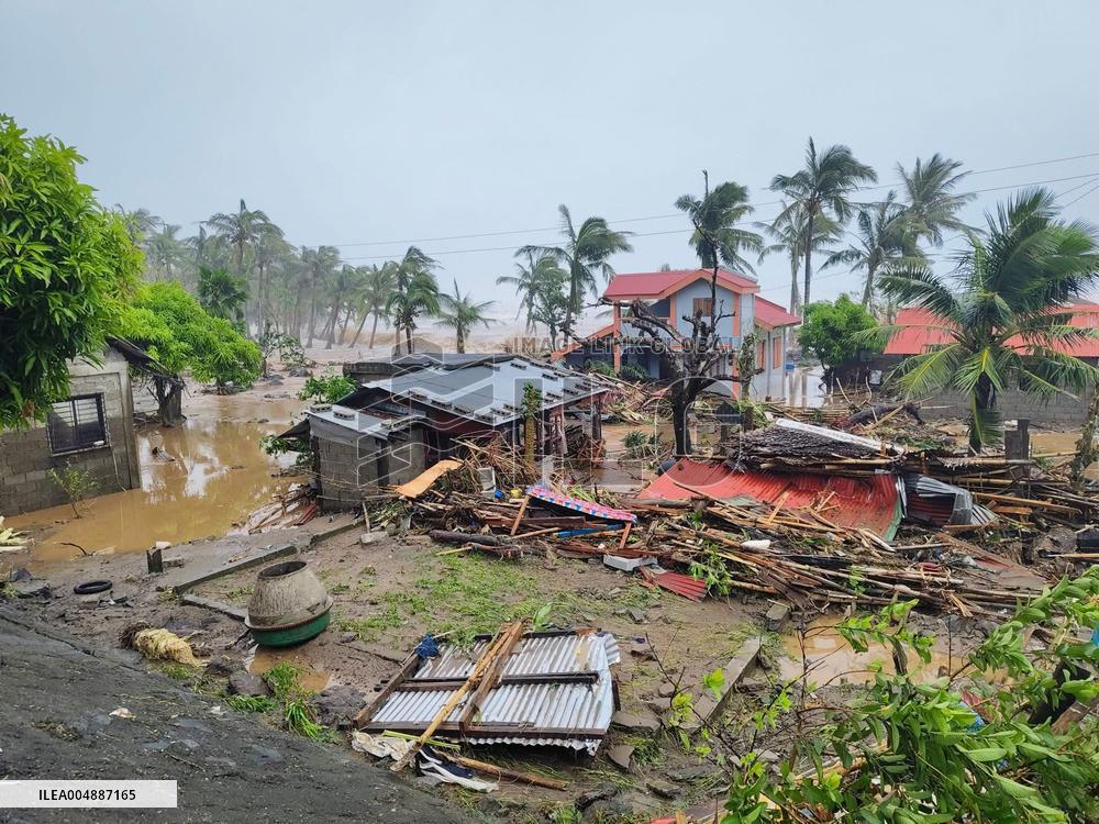 Typhoon Fung-wong strikes Catanduanes Province - Philippines