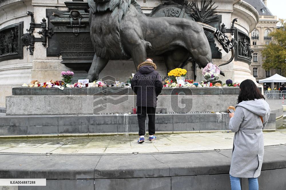 Dix ans apres les attentats du 13 Novembre, les Parisiens se recueillent place de la Republique.