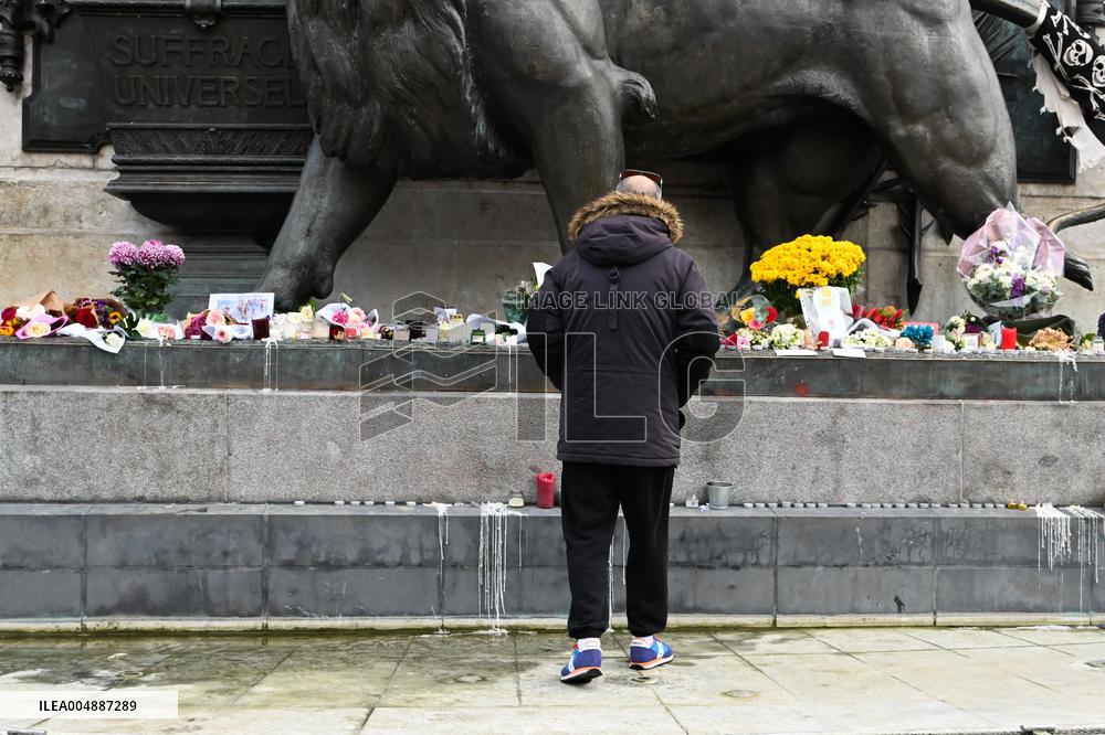 Dix ans apres les attentats du 13 Novembre, les Parisiens se recueillent place de la Republique.