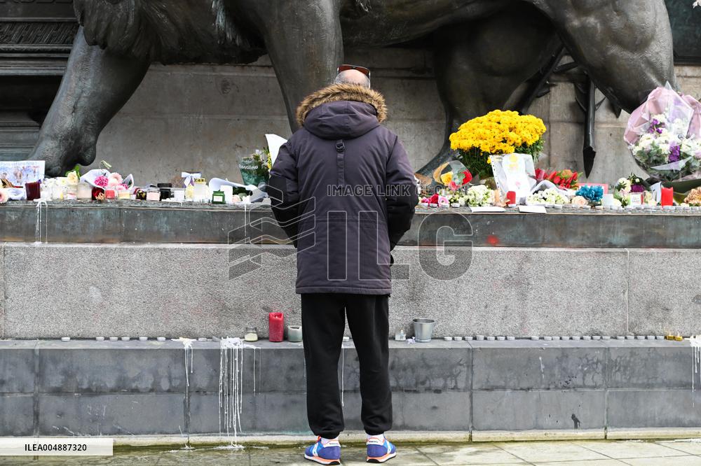Dix ans apres les attentats du 13 Novembre, les Parisiens se recueillent place de la Republique.