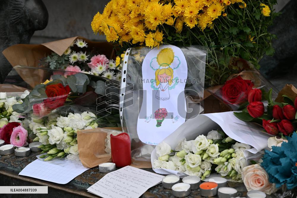 Dix ans apres les attentats du 13 Novembre, les Parisiens se recueillent place de la Republique.