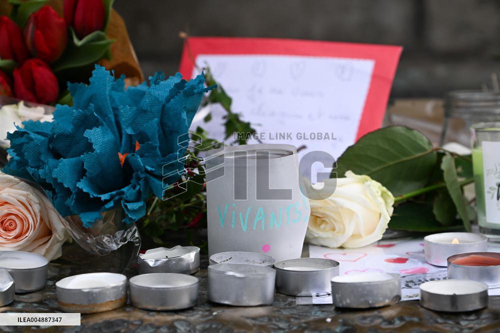 Dix ans apres les attentats du 13 Novembre, les Parisiens se recueillent place de la Republique.