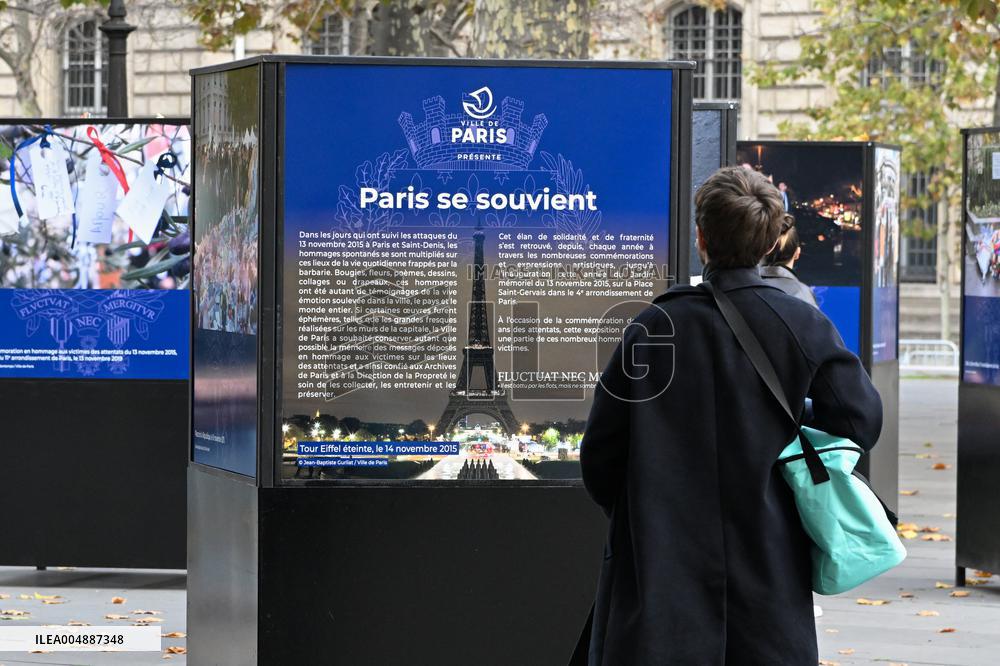 Dix ans apres les attentats du 13 Novembre, les Parisiens se recueillent place de la Republique.